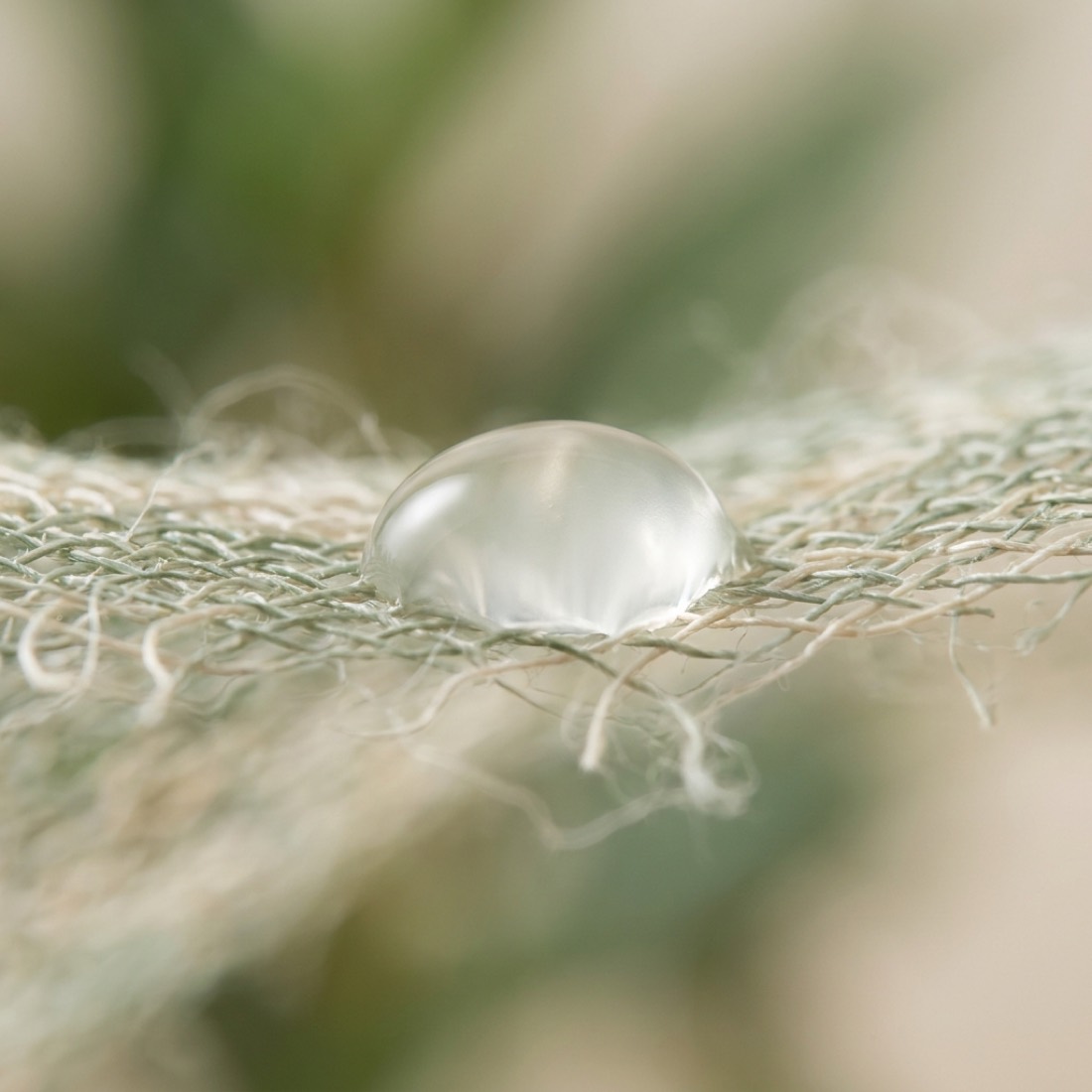 Nærbilde av serum på nanofiber